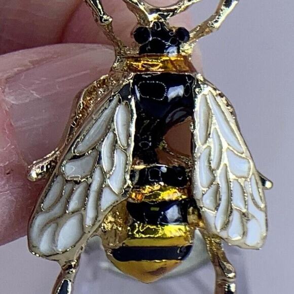 Vintage-Style Enamel Bumble Bee Brooch – Statement Pin Jewelry - Picture 2 of 3